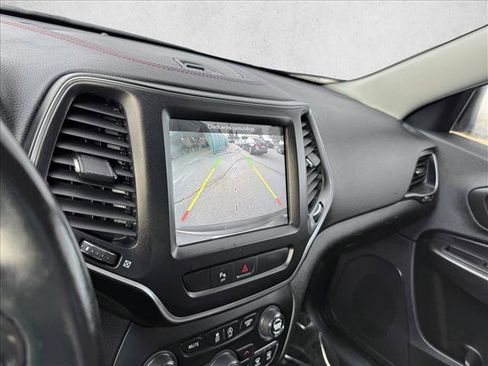 Used 2019 Jeep Cherokee Trailhawk w/ Cold Weather Group image 14