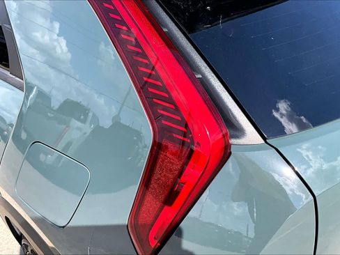 Used 2023 Kia Niro EX FWD image 48