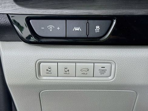 Certified 2024 Kia Carnival EX FWD image 20