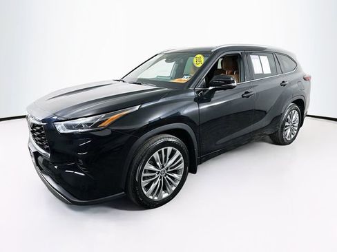 Used 2025 Toyota Highlander Platinum image 4