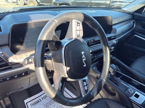 Used 2025 Kia Telluride EX w/ EX Captain's Chair Package image 11