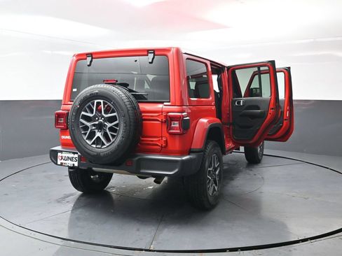 Used 2025 Jeep Wrangler Unlimited Sahara AWD/4WD image 59