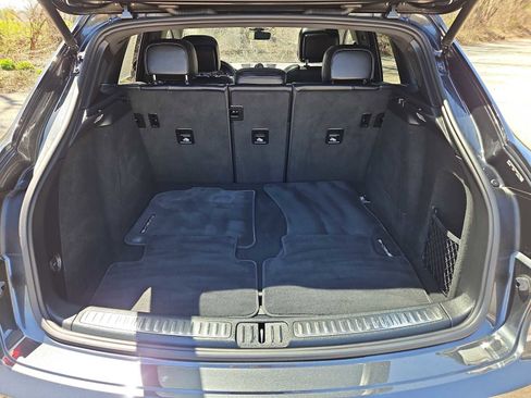 Certified 2024 Porsche Macan AWD/4WD image 47