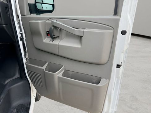 Used 2016 Chevrolet Express 2500 RWD image 23