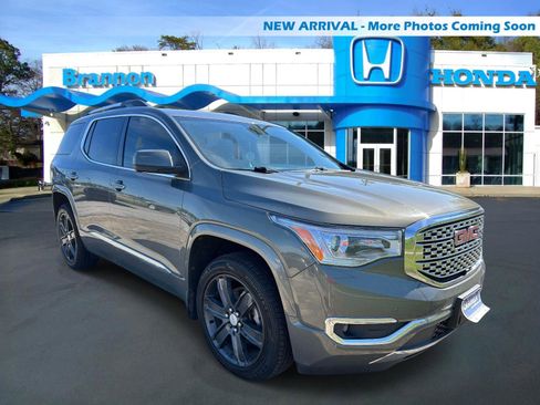 Used 2017 GMC Acadia Denali w/ Technology Package AWD/4WD image 1