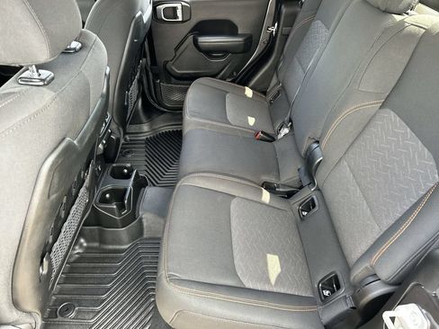 Used 2023 Jeep Gladiator Mojave AWD/4WD image 25