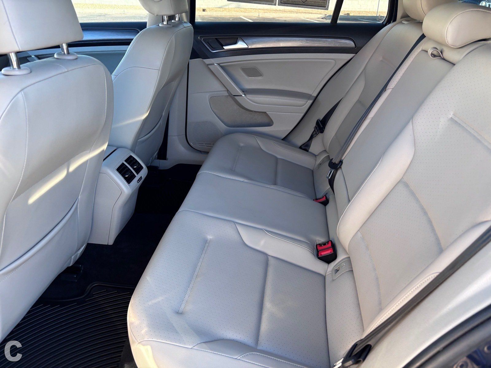 Used 2018 Volkswagen Golf SE FWD image 14