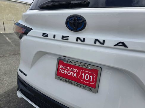 Used 2025 Toyota Sienna XSE w/ XSE Plus Package AWD/4WD image 14