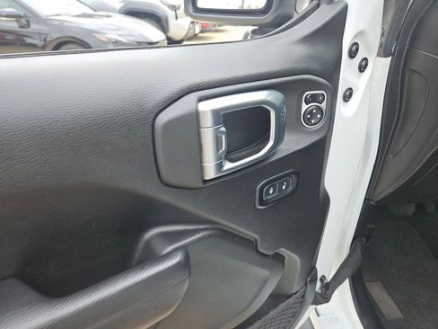 Used 2025 Jeep Wrangler Unlimited Rubicon AWD/4WD image 15