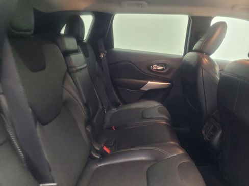 Used 2018 Jeep Cherokee Latitude Plus image 19