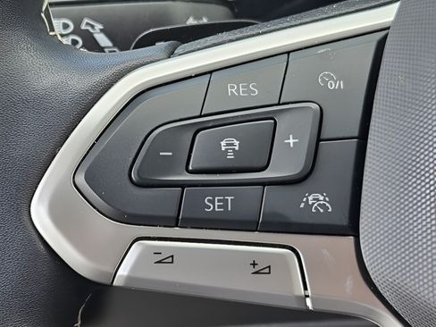Used 2024 Volkswagen Atlas Cross Sport SE AWD/4WD image 24