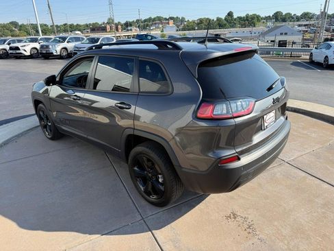 Used 2021 Jeep Cherokee Latitude Plus FWD image 9