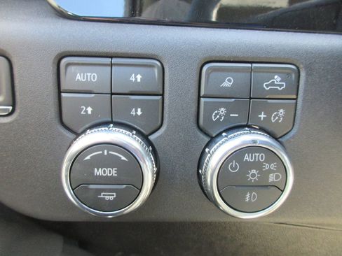 New 2026 GMC Sierra 3500 SLE w/ SLE Value Package AWD/4WD image 17