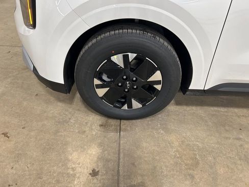 New 2026 Kia Carnival LXS image 29