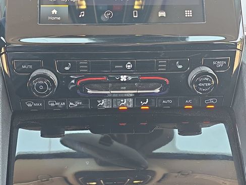 Used 2022 Jeep Grand Cherokee Laredo w/ Luxury Tech Group I AWD/4WD image 22