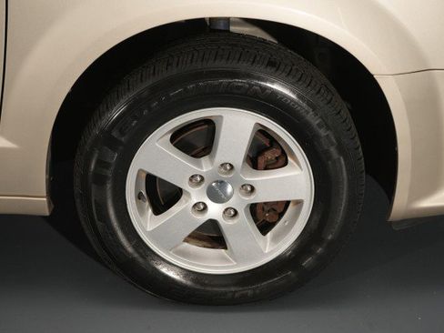 Used 2013 Dodge Grand Caravan SXT image 28