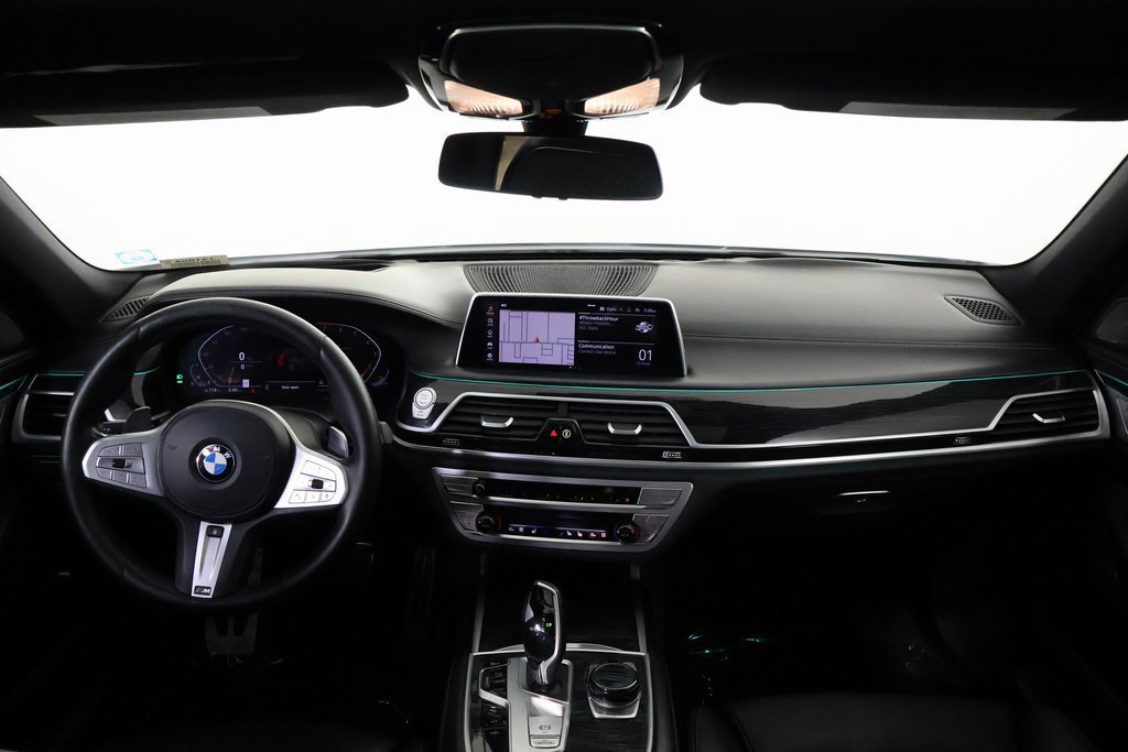 Used 2021 BMW 740i w/ M Sport Package RWD image 8