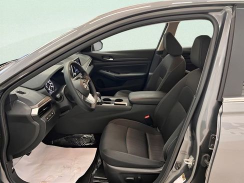 Used 2025 Nissan Altima 2.5 SV FWD image 18