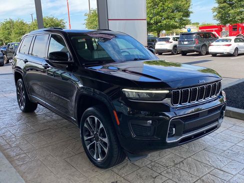 Used 2021 Jeep Grand Cherokee L Overland w/ Luxury Tech Group IV AWD/4WD image 3