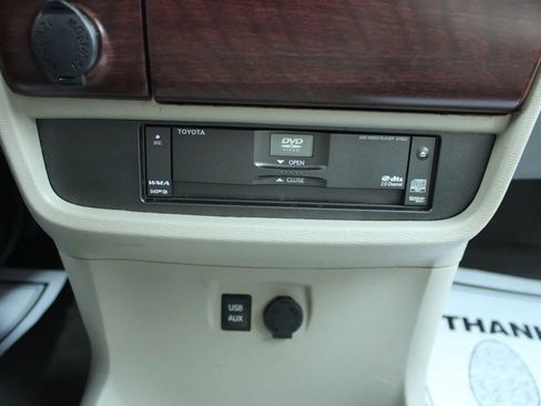 Used 2013 Toyota Sienna Limited image 29