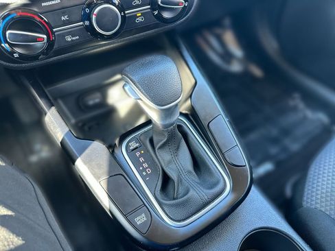 Used 2022 Kia Soul LX image 19