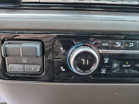 Used 2025 GMC Sierra 1500 SLT image 20