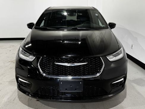 Used 2025 Chrysler Pacifica Select FWD image 10