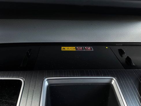 Used 2025 Toyota Sienna XLE FWD image 31