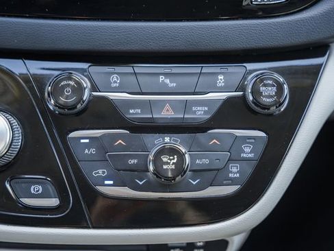 Used 2018 Chrysler Pacifica Touring Plus w/ Tire & Wheel Group image 27