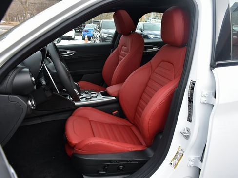 New 2025 Alfa Romeo Giulia AWD image 9