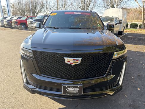 Used 2023 Cadillac Escalade ESV Sport w/ Touring Package image 3