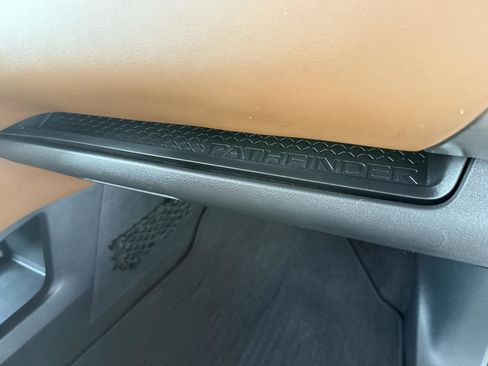 Used 2025 Nissan Pathfinder Platinum image 29