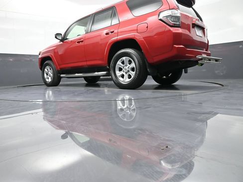 Used 2016 Toyota 4Runner SR5 AWD/4WD image 30