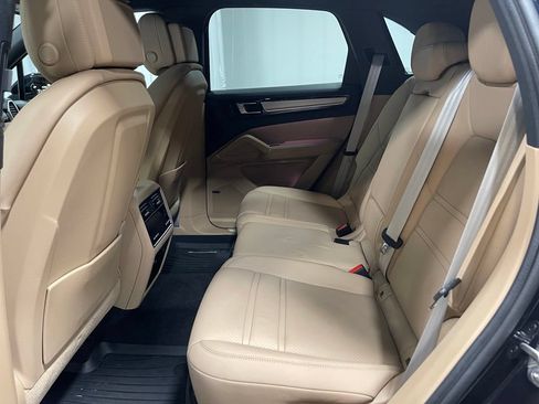 Used 2023 Porsche Cayenne AWD/4WD image 23