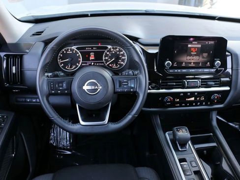Used 2025 Nissan Pathfinder SV FWD image 22