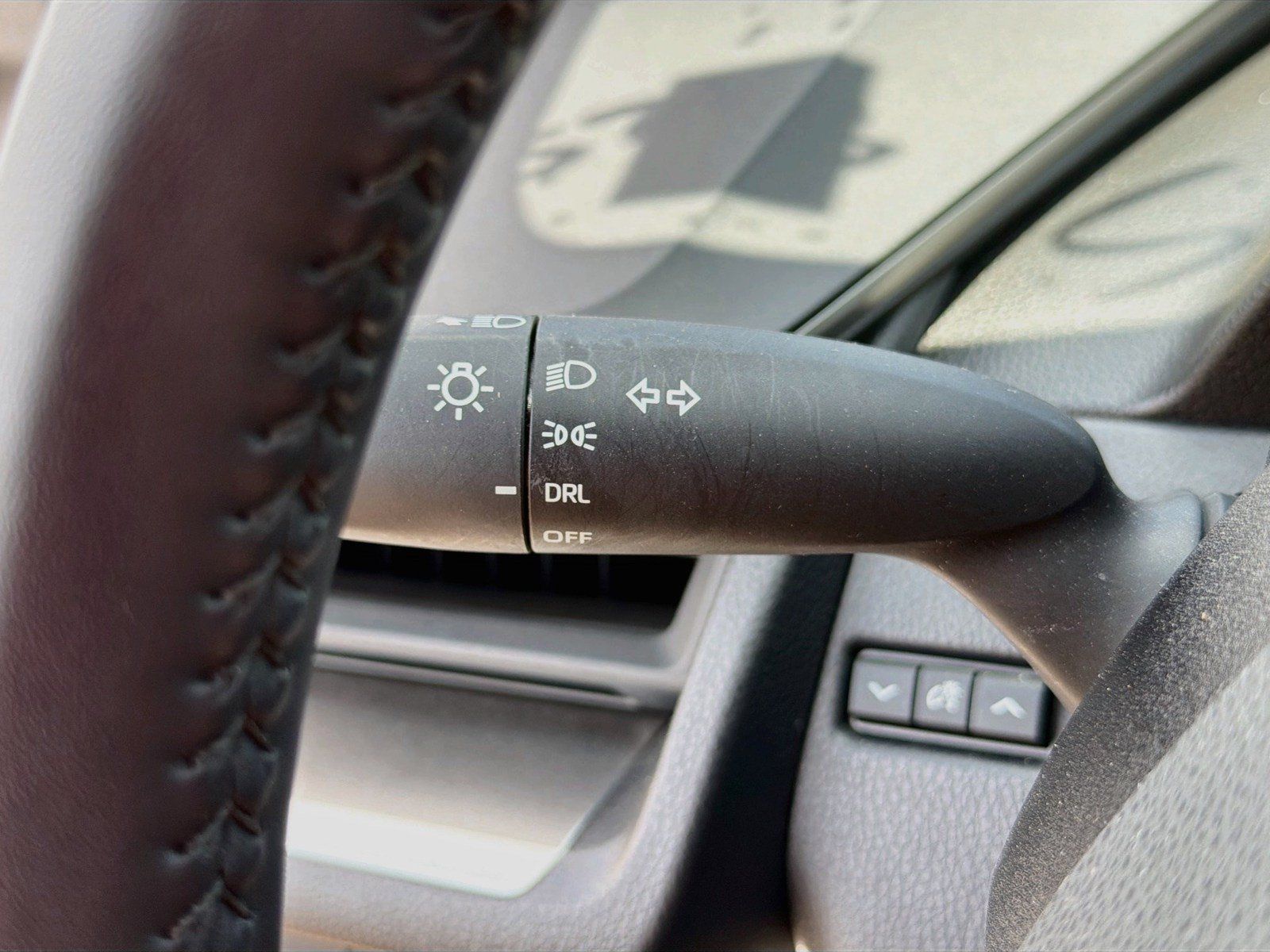 Used 2025 Toyota Prius LE FWD image 19