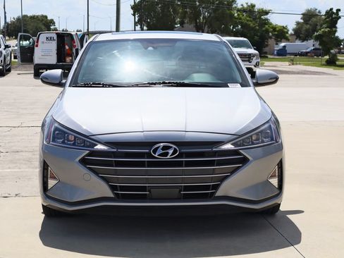 Used 2020 Hyundai Elantra Limited w/ Ultimate Package 03 FWD image 4