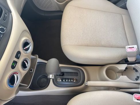 Used 2009 Hyundai Accent GLS w/ Premium Pkg 6 FWD image 13