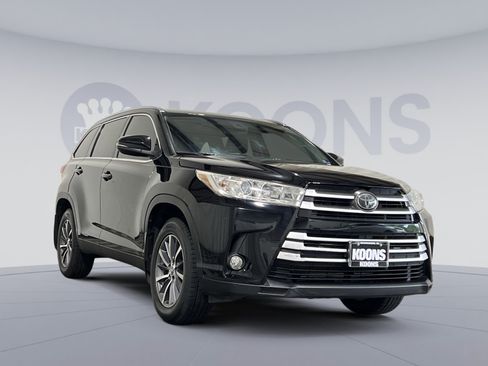 Used 2019 Toyota Highlander XLE AWD/4WD image 10