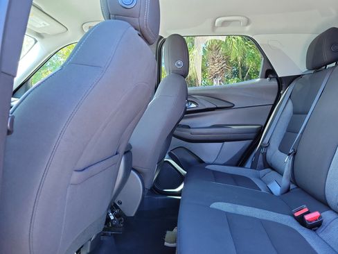 Used 2025 Chevrolet TrailBlazer LT image 16