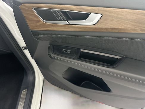 Used 2024 Volkswagen Atlas SE image 34