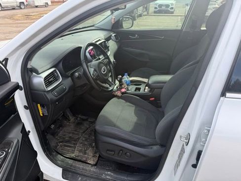 Used 2017 Kia Sorento LX w/ LX Convenience Package image 12