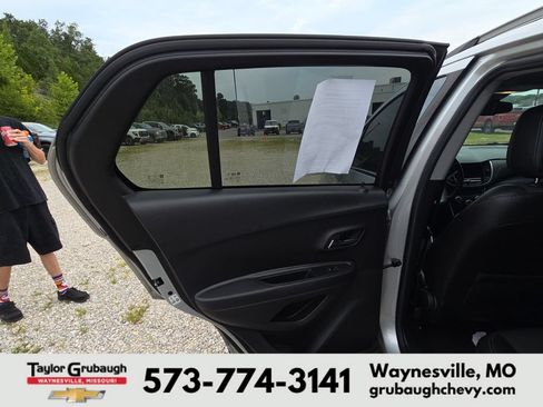 Used 2019 Chevrolet Trax LT w/ LT Convenience Package FWD image 12