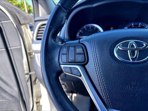 Used 2016 Toyota Highlander XLE AWD/4WD image 13