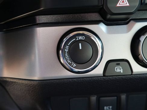 Used 2022 Toyota Tacoma SR5 AWD/4WD image 21