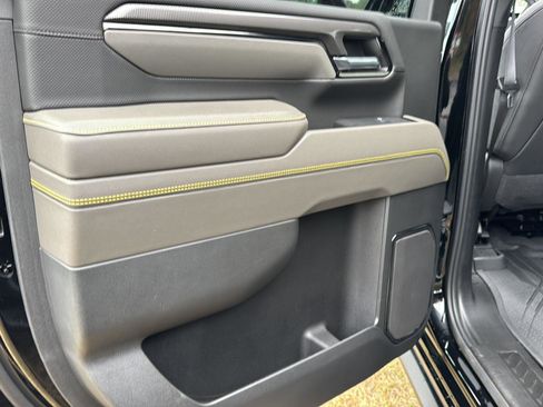 Used 2024 Chevrolet Silverado 2500 ZR2 w/ Technology Package image 15