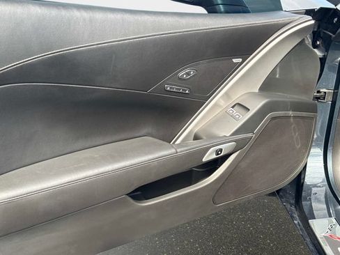 Used 2019 Chevrolet Corvette Stingray Coupe RWD image 11