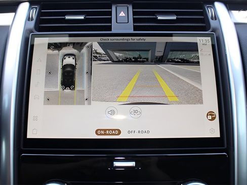 New 2025 Land Rover Discovery Dynamic SE image 23