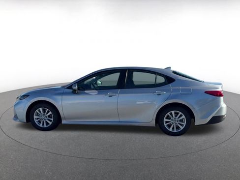 Used 2025 Toyota Camry LE image 9