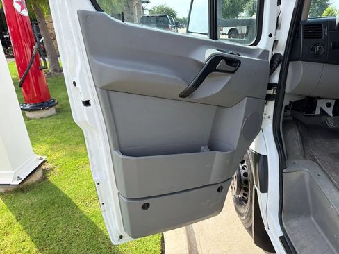 Used 2015 Mercedes-Benz Sprinter 3500 image 19